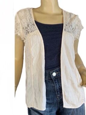 AMERICAN EAGLE OUTFITTERS BEIGE OPEN FRONT LACE CARDIGAN BLOUSE (M)